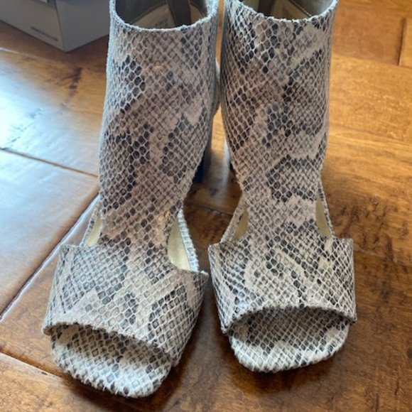 Kenneth Cole Reaction Women"s Cut out bootie Sandal size 7.5 snake skin … - Picture 2 of 9